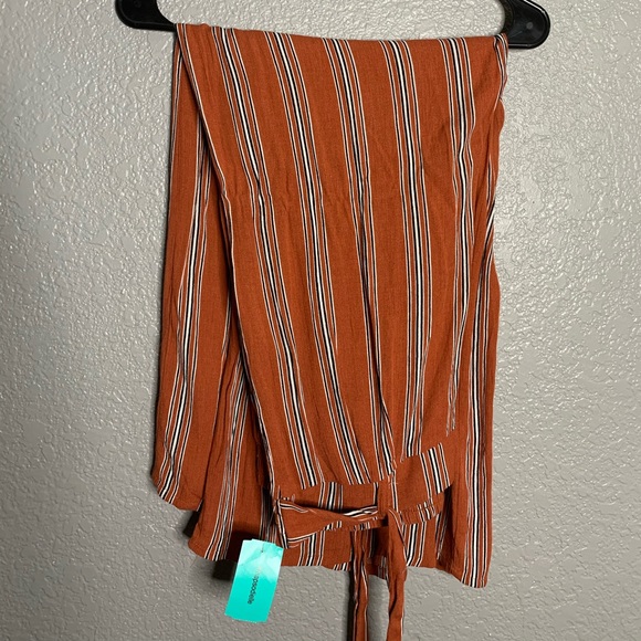 Cute top and pants set - Picture 4 of 4